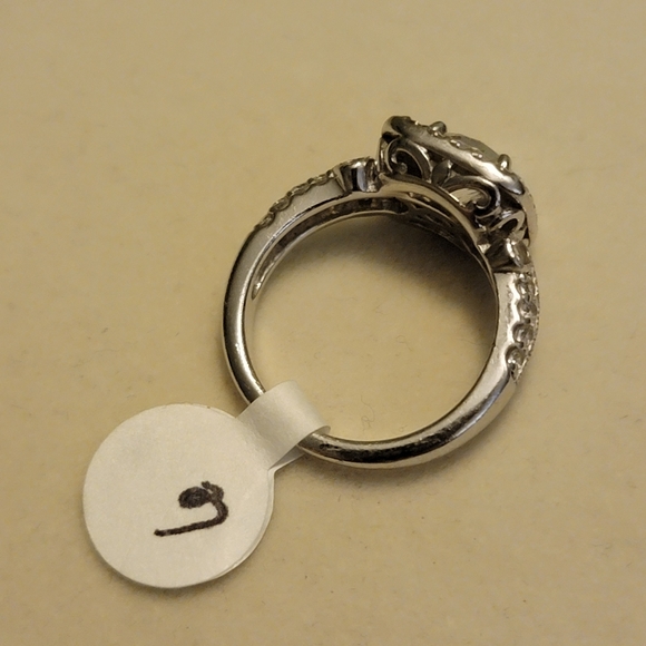 Beautiful ring sterling silver cz 925 size 6 - Picture 2 of 2